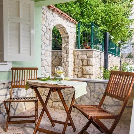 In Okrug Gornji With Terrace, Air Conditioning, Wifi 3436-1 Apartment *