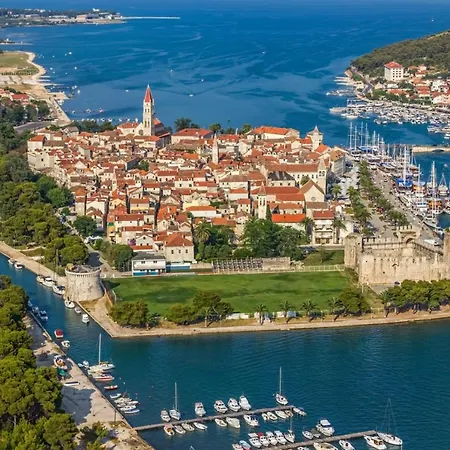 In Okrug Gornji With Terrace, Air Conditioning, Wifi 3436-1 * Trogir